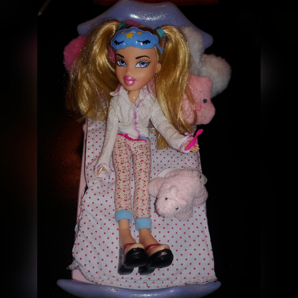 Bratz Slumber party Cloe (redressed) - Picture 3 of 3